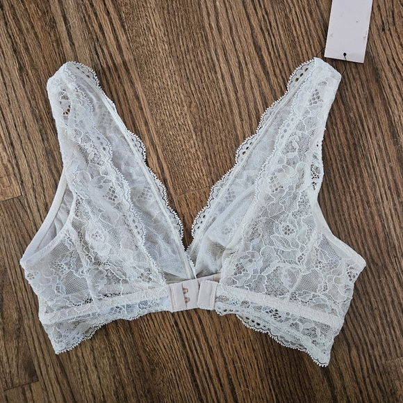 2 lace bralettes - Picture 8 of 8